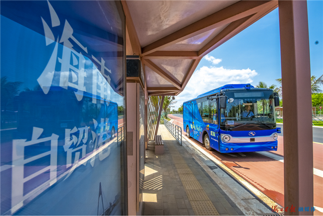 海口江東新區(qū)自動駕駛公交車開通試運行